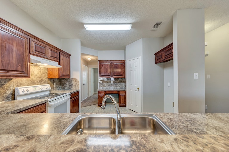 Photo 8 of 27 - 909 Ryanfield Ct, Burleson, TX 76028