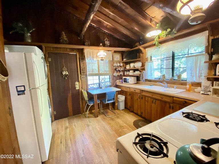 Photo 8 of 32 - 12708 N Sabino Canyon Pkwy, Mount Lemmon, AZ 85619