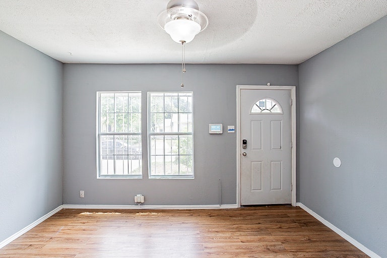 Photo 5 of 14 - 159 Ricardo, San Antonio, TX 78237