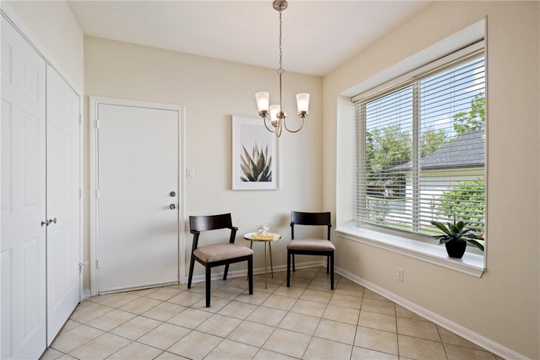Photo 9 of 18 - 8907 Chester Forest St, Austin, TX 78729