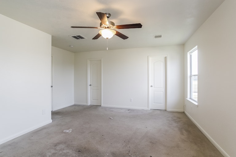 Photo 19 of 28 - 16611 Burnell Oaks Ln, Houston, TX 77090