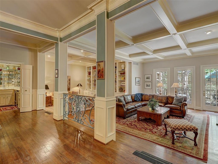 Photo 8 of 31 - 17316 Club Hill Ln, Dallas, TX 75248