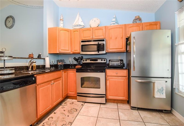 Photo 6 of 29 - 252 Sea Mist Dr, Treasure Island, FL 33706