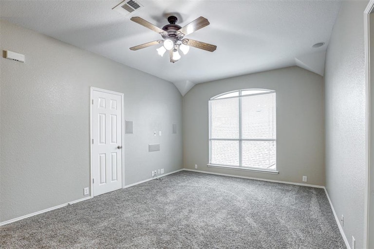 Photo 19 of 31 - 4644 Matthew Dr, Fort Worth, TX 76244