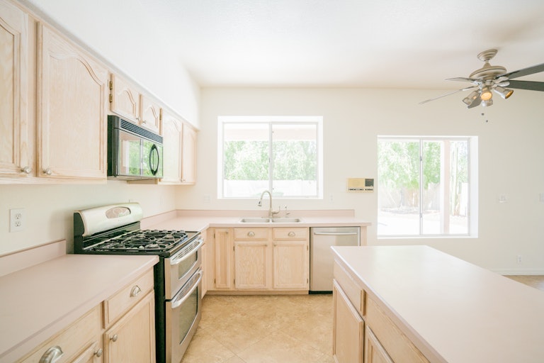 Photo 7 of 26 - 11218 W Amelia Ave, Avondale, AZ 85392