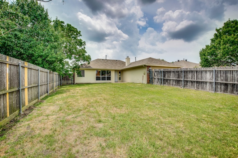 Photo 26 of 28 - 6910 Todd Ln, Sachse, TX 75048