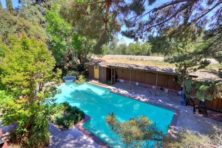 Photo 23 of 70 - 4040 Crondall Dr, Sacramento, CA 95864