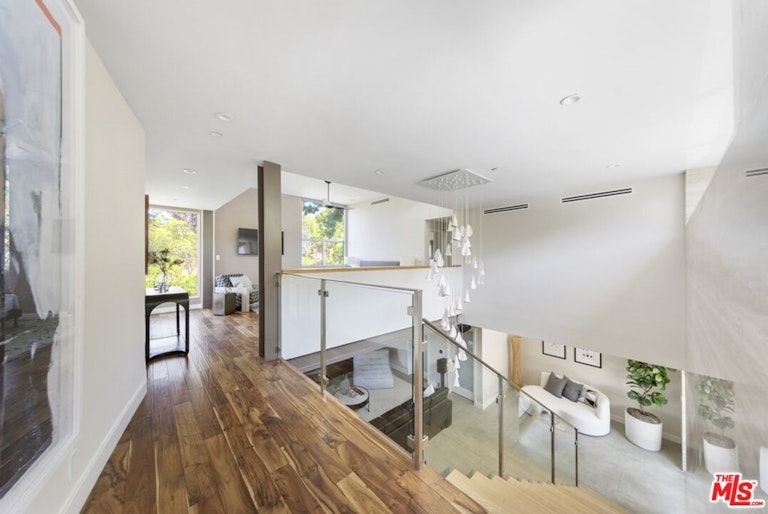 Photo 36 of 51 - 5611 Park Oak Pl, Los Angeles, CA 90068