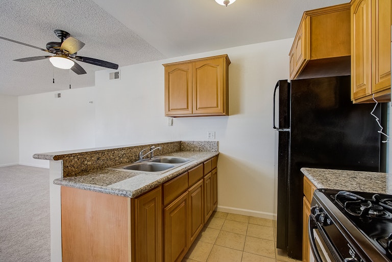 Photo 16 of 22 - 4525 Palm Ave #1, Sacramento, CA 95842