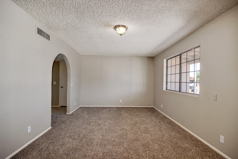 Photo 9 of 25 - 1133 E Glade Cir, Mesa, AZ 85204