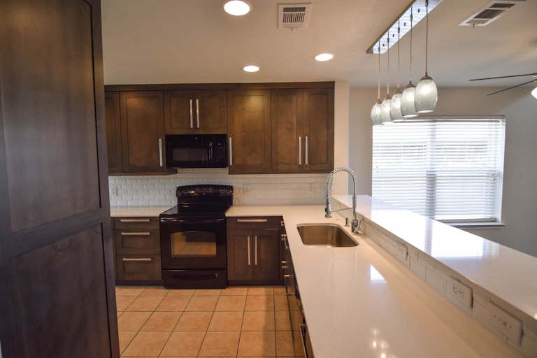 Photo 13 of 37 - 15964 Avenel Way, Fort Worth, TX 76177