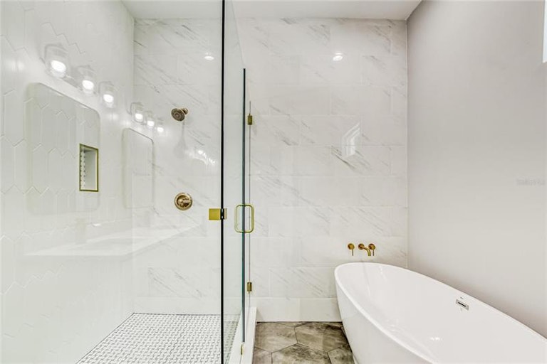 Photo 35 of 62 - 3108 W Cherokee Ave, Tampa, FL 33611