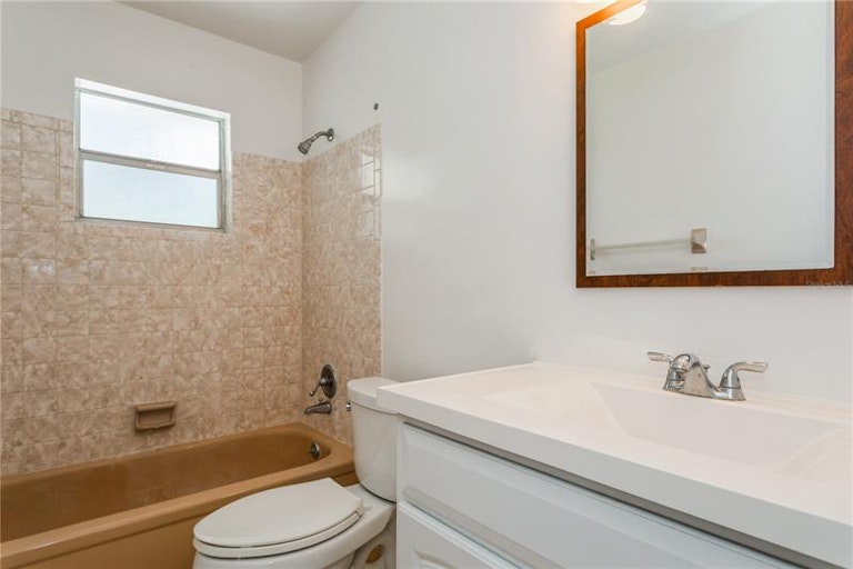 Photo 7 of 14 - 2071 59th St N, Clearwater, FL 33760