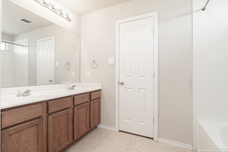 Photo 17 of 21 - 3622 Archer Blvd, New Braunfels, TX 78132
