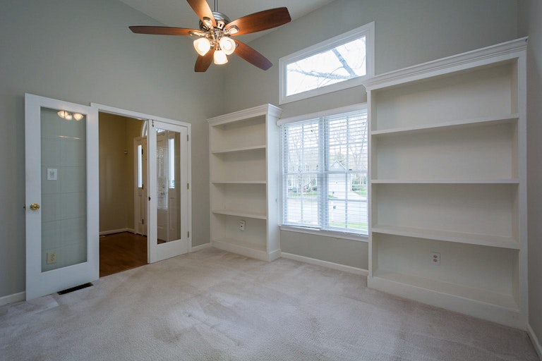 Photo 13 of 30 - 8604 Carolingian Ct, Raleigh, NC 27615