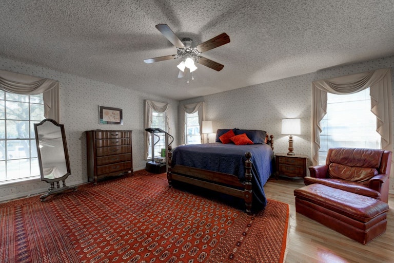 Photo 16 of 24 - 6 Mission Dr, New Braunfels, TX 78130