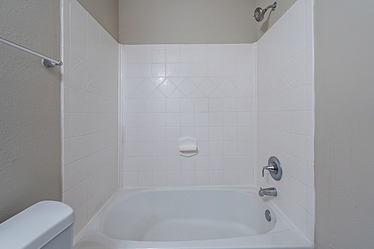 Photo 8 of 24 - 13527 High Banks Ln, Houston, TX 77034