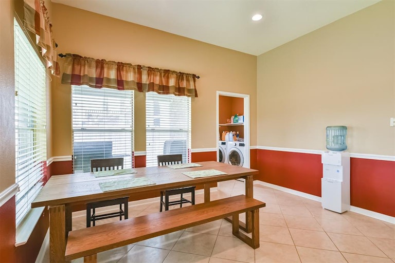 Photo 23 of 41 - 3111 Genessee Creek Ln, Friendswood, TX 77546