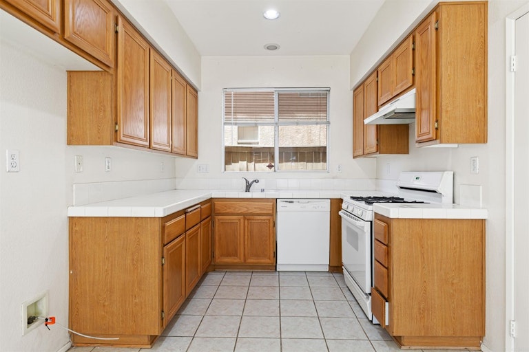 Photo 16 of 31 - 39536 Sarah Dr, Temecula, CA 92591