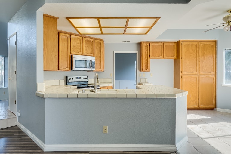 Photo 2 of 17 - 9146 Tullamore Ct, Sacramento, CA 95829