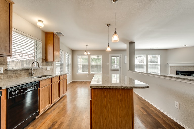 Photo 10 of 28 - 10141 Placid Dr, McKinney, TX 75072