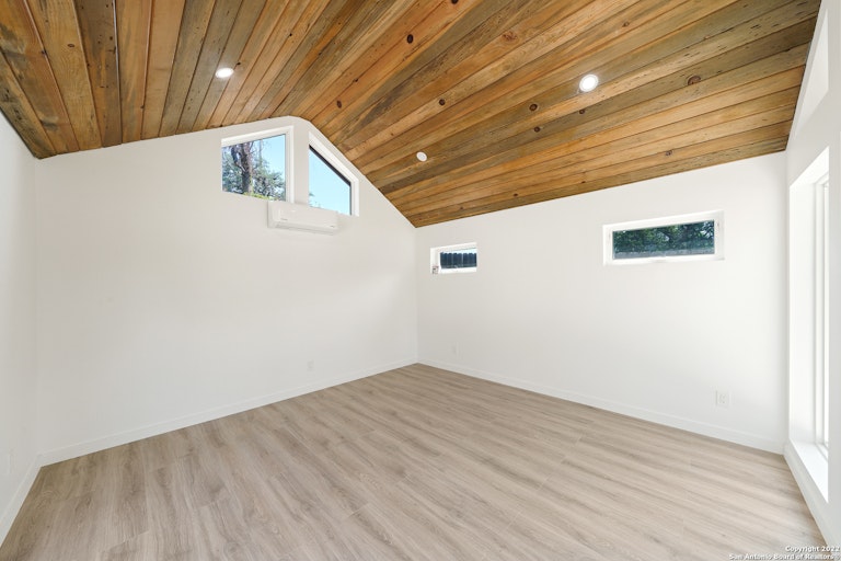 Photo 35 of 39 - 347 E Huisache Ave, San Antonio, TX 78212