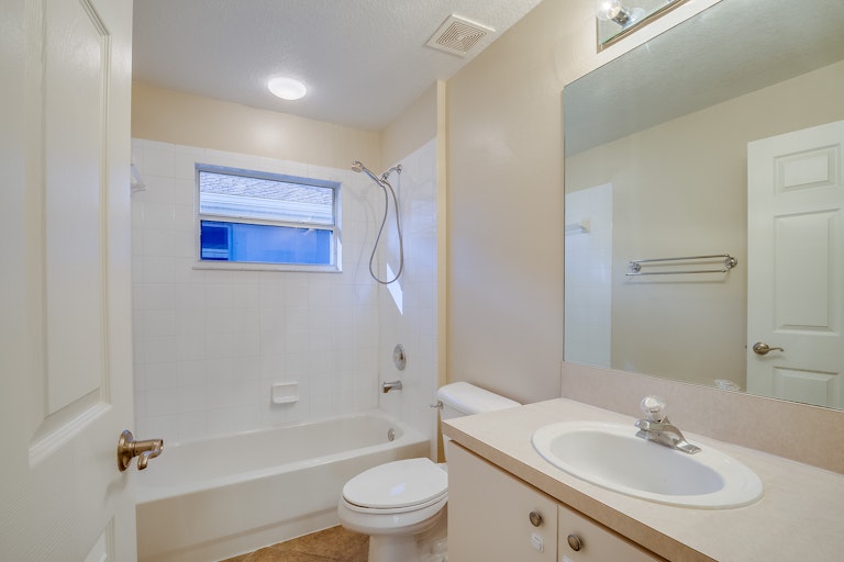 Photo 14 of 15 - 10712 Tavistock Dr, Tampa, FL 33626