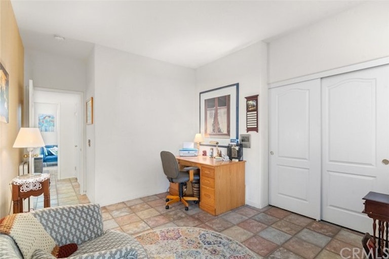 Photo 18 of 39 - 2077 Saint Emilion Ln, San Jacinto, CA 92583