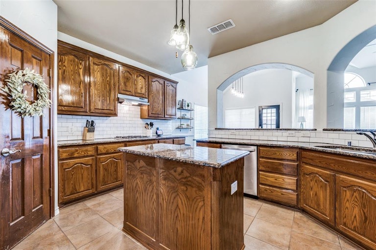 Photo 8 of 35 - 2604 Stallions Ln, Celina, TX 75009