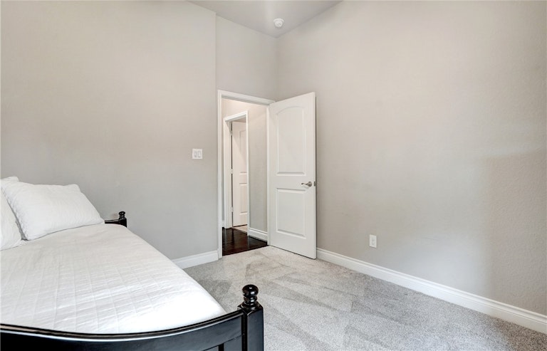 Photo 31 of 40 - 313 La Grotta Ln, Georgetown, TX 78628