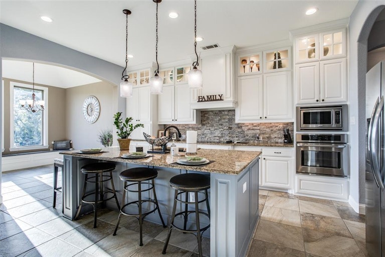 Photo 9 of 40 - 180 Denali Way, Waxahachie, TX 75167