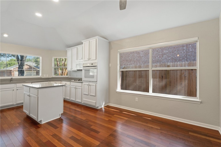 Photo 12 of 25 - 4125 Gazley Ln, Austin, TX 78732