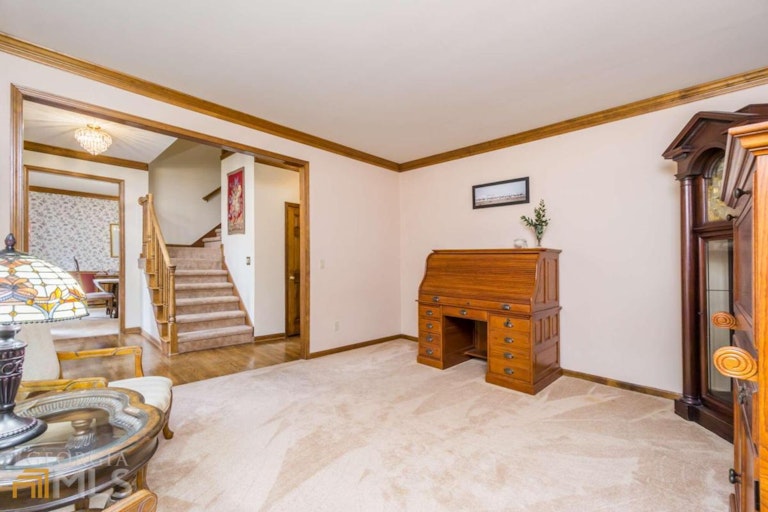 Photo 5 of 35 - 4502 Woodhall Way NE, Roswell, GA 30075