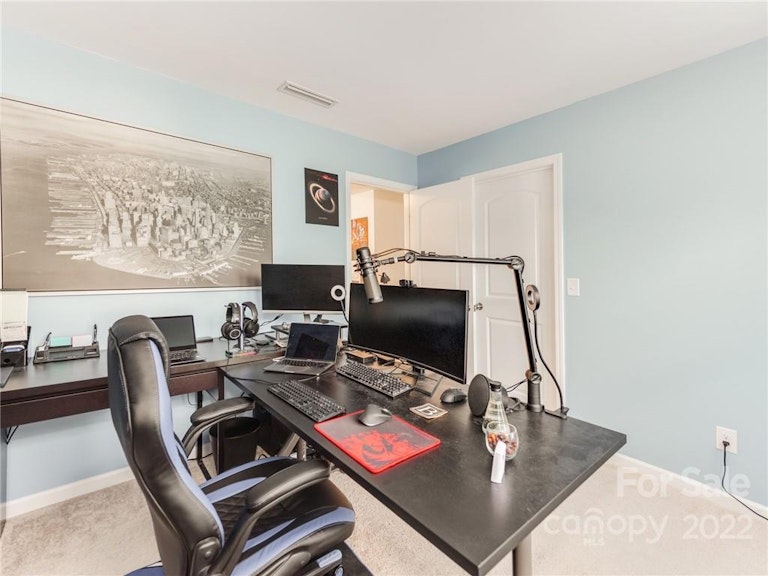 Photo 28 of 39 - 8112 Dumphries Dr, Huntersville, NC 28078