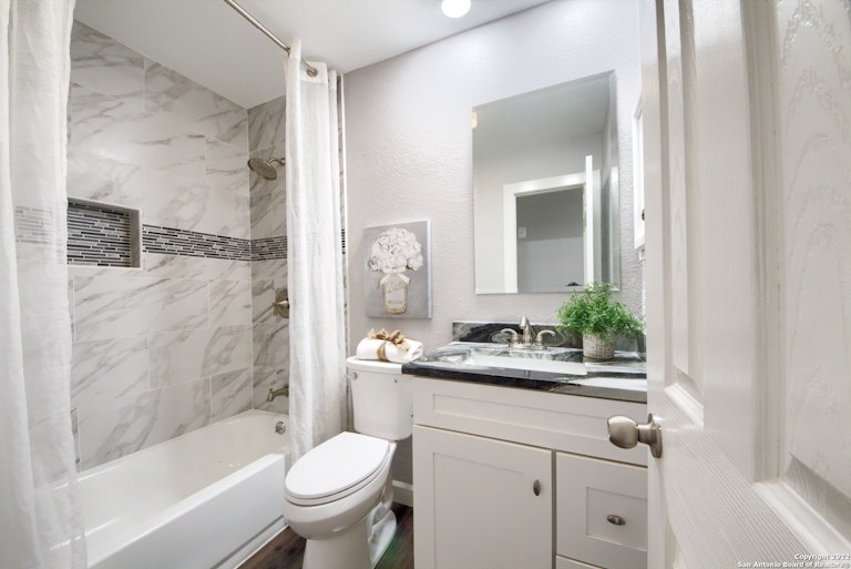 Photo 14 of 27 - 5803 Burkley Springs St, San Antonio, TX 78233