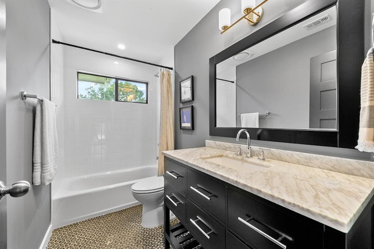 Photo 20 of 26 - 1807 Gardenia Dr, Houston, TX 77018