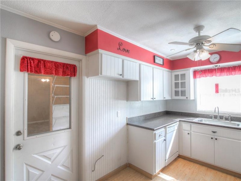 Photo 4 of 23 - 111 Volusia Dr, Winter Haven, FL 33884