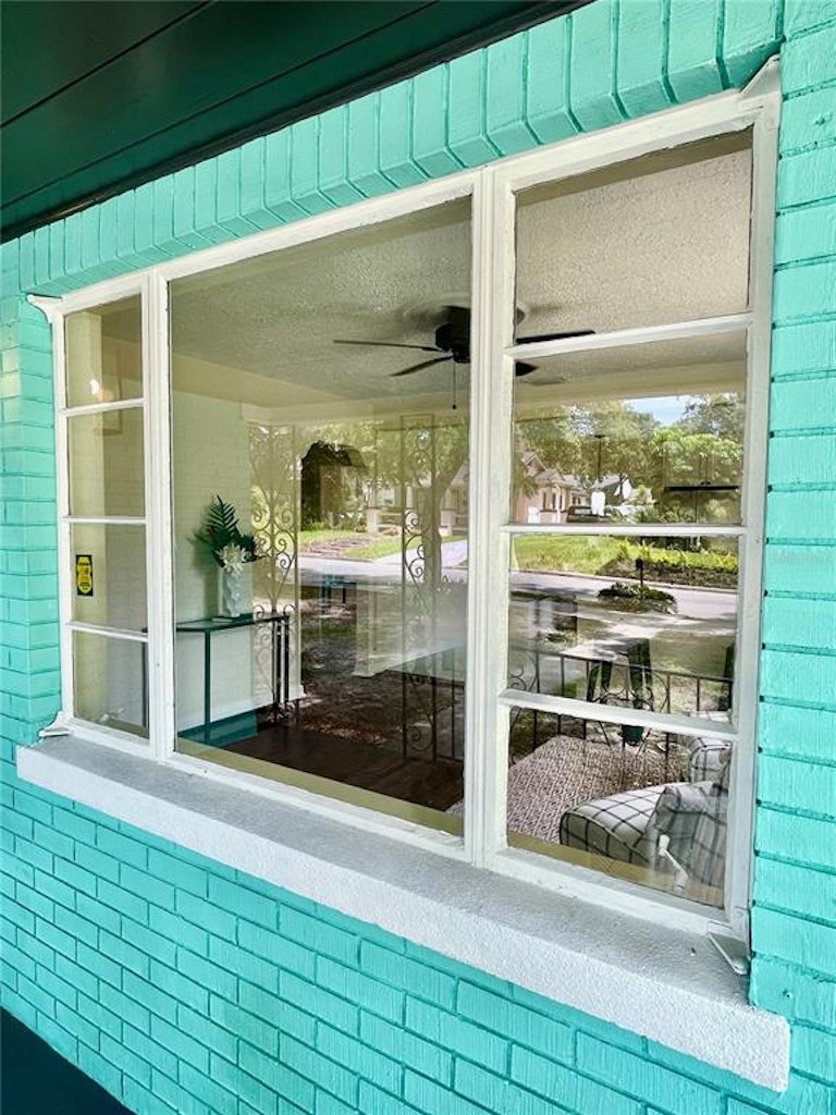 Photo 33 of 64 - 1201 E Henry Ave, Tampa, FL 33604