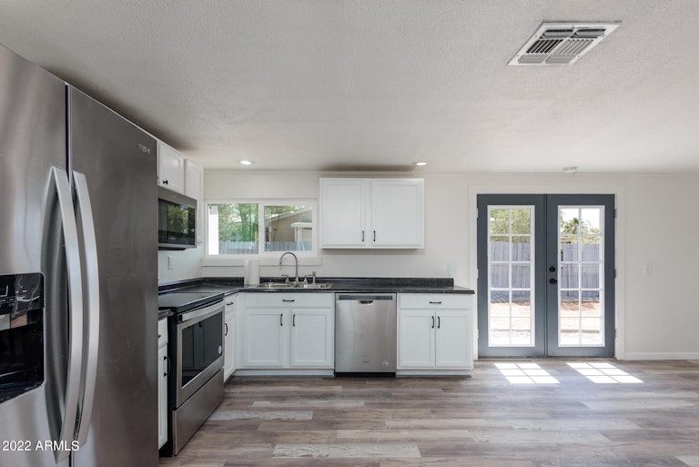 Photo 2 of 24 - 45386 W Hathaway Ave, Maricopa, AZ 85139