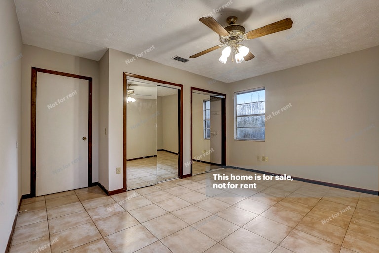 Photo 21 of 43 - 6215 Ogden Rd, Jacksonville, FL 32216