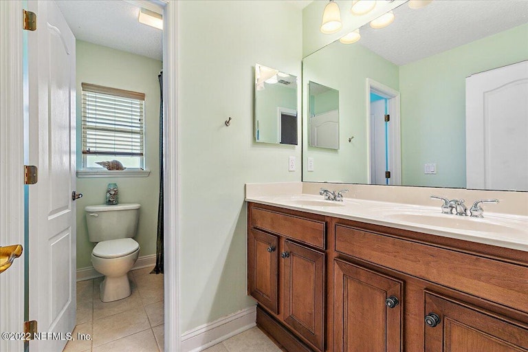 Photo 23 of 40 - 627 Battersea Dr, Saint Augustine, FL 32095
