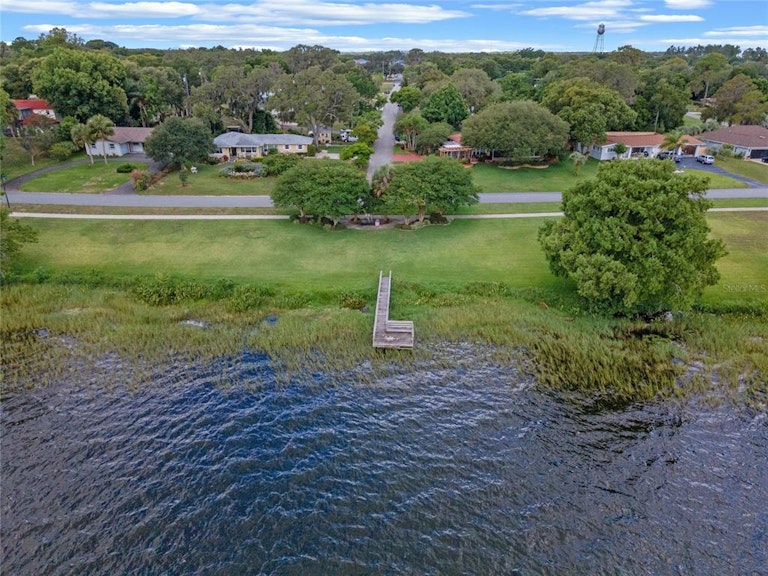 Photo 27 of 35 - 118 E Myrtle St, Howey In The Hills, FL 34737