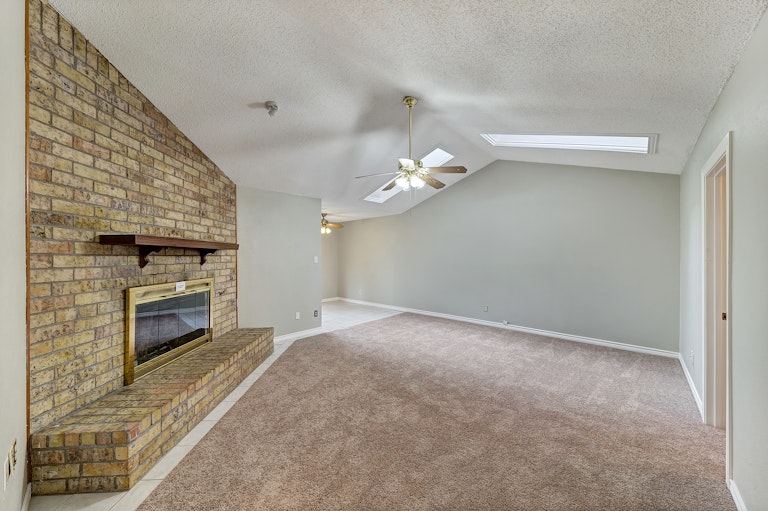 Photo 10 of 24 - 1124 Park Center Ct, Saginaw, TX 76179