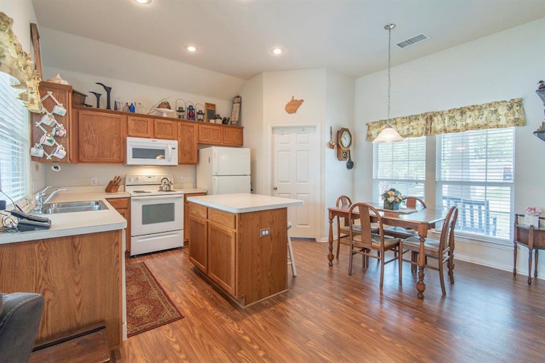 Photo 7 of 24 - 505 Hilltop Dr, Anna, TX 75409