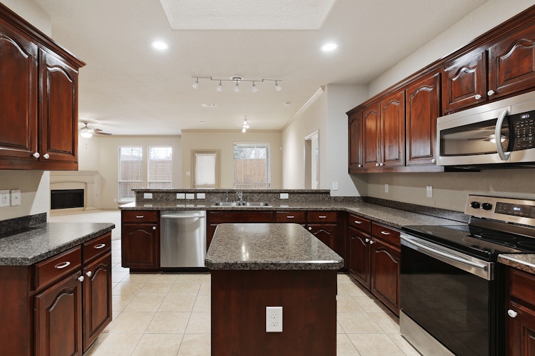 Photo 2 of 25 - 1417 Zanna Grace Way, Haslet, TX 76052