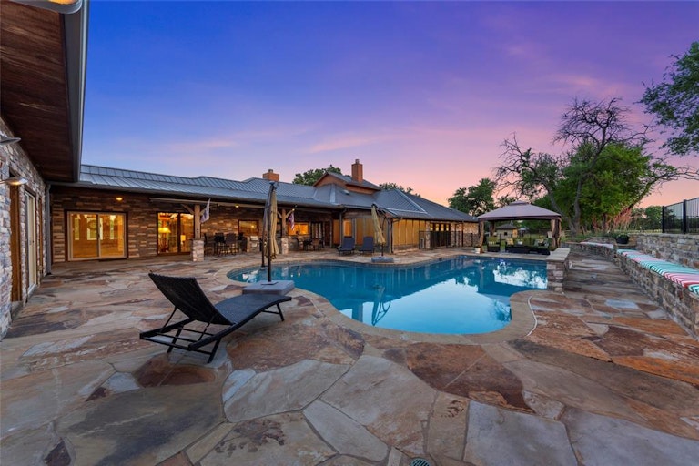 Photo 3 of 40 - 217 Dowdy Rd, McKinney, TX 75069