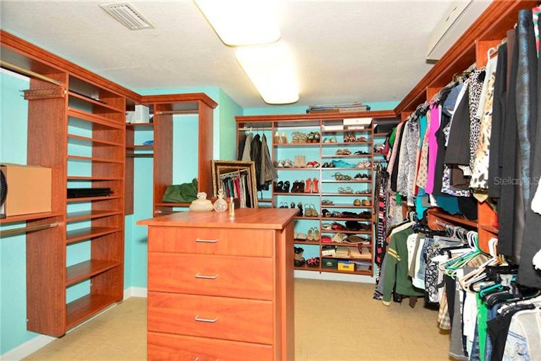 Photo 12 of 25 - 6338 Wisteria Ln, Apollo Beach, FL 33572