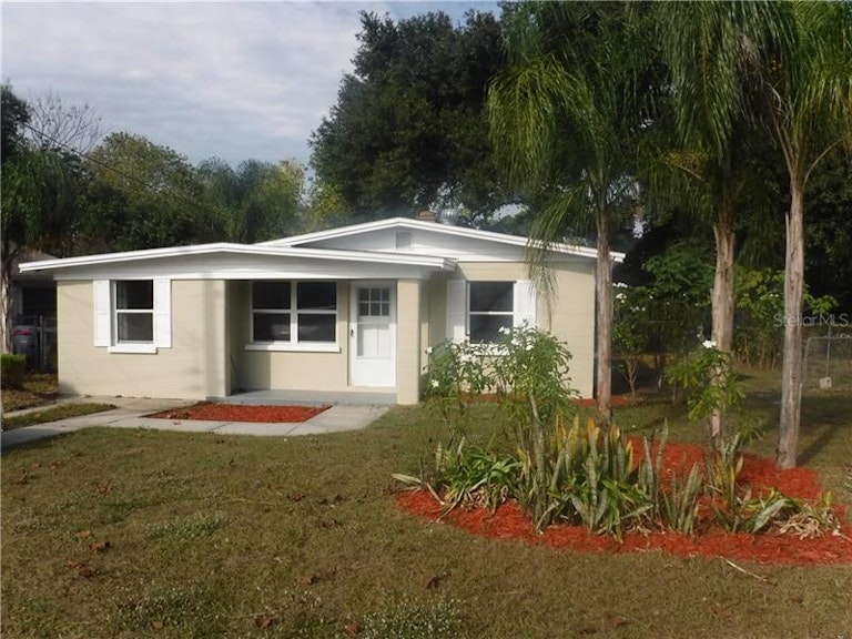 Photo 13 of 25 - 2184 Colonial Ave, Lakeland, FL 33801