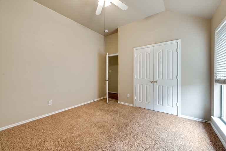 Photo 22 of 29 - 3954 Wisteria Ln, Haltom City, TX 76137