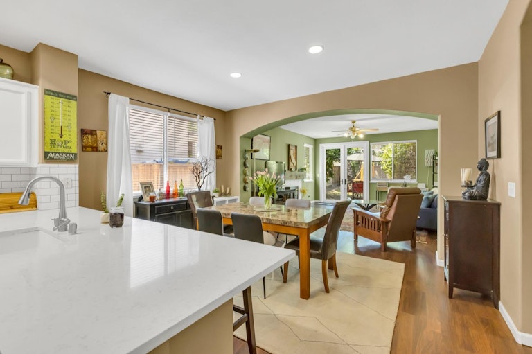 Photo 15 of 48 - 4223 Windsong St, Sacramento, CA 95834